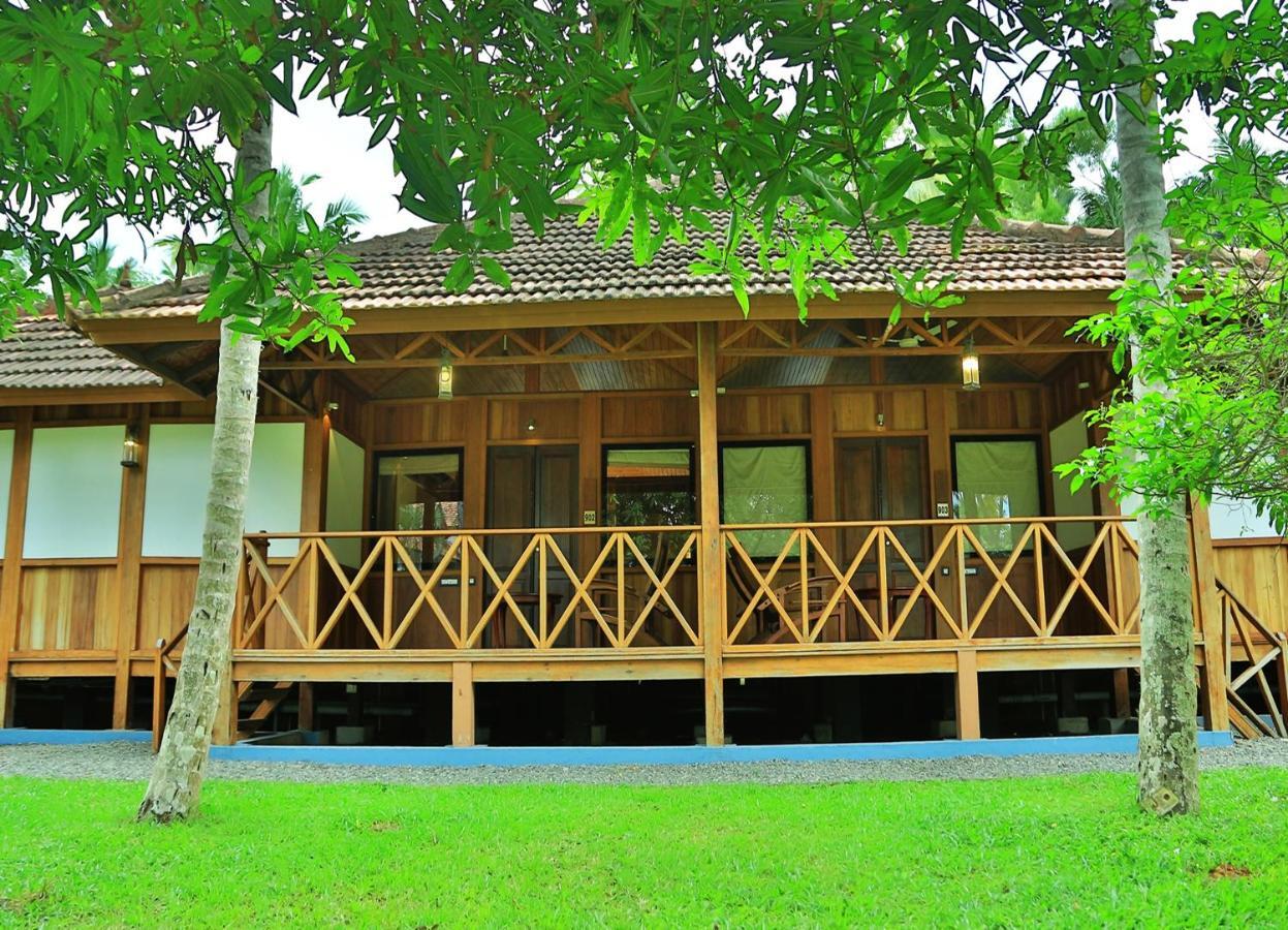 Estuary Sarovar Premiere Poovar Island Exteriér fotografie